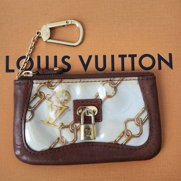 Auth Louis Vuitton Monogram Charms
Patent Leather Card/Coin Holder - Picture 3 of 11